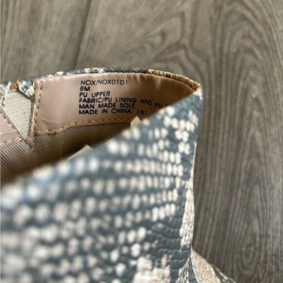 Steve Madden woman’s slip on heel used in good condition - Picture 3 of 7